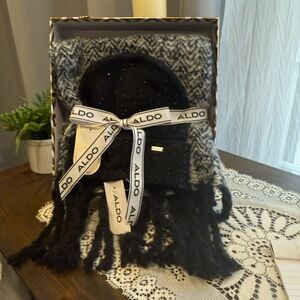 NWOT Aldo Black and Gray Women's Hat & Scarf Set In gift Box